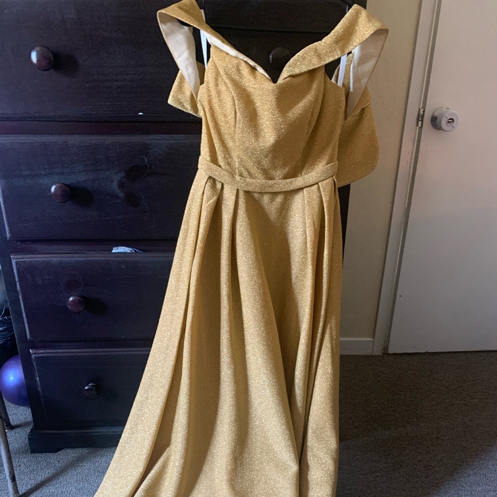 Gold elegant dress size 6 women